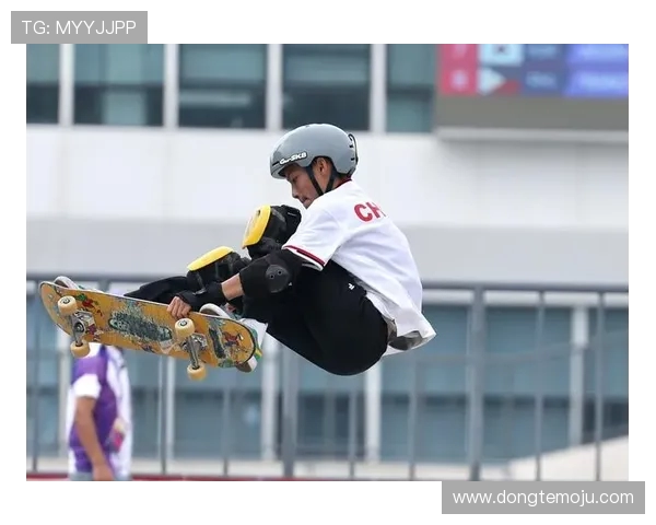 重庆滑板队在世界滑板锦标赛中以61分稳居积分榜首位